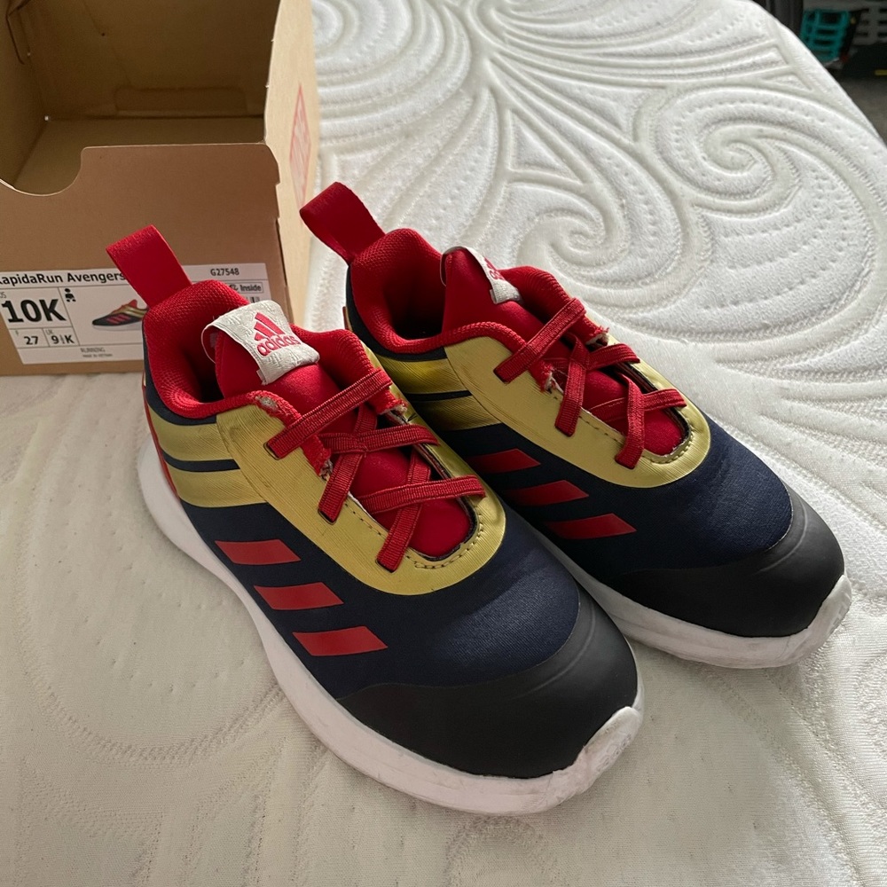 Adidas avenger series shoes